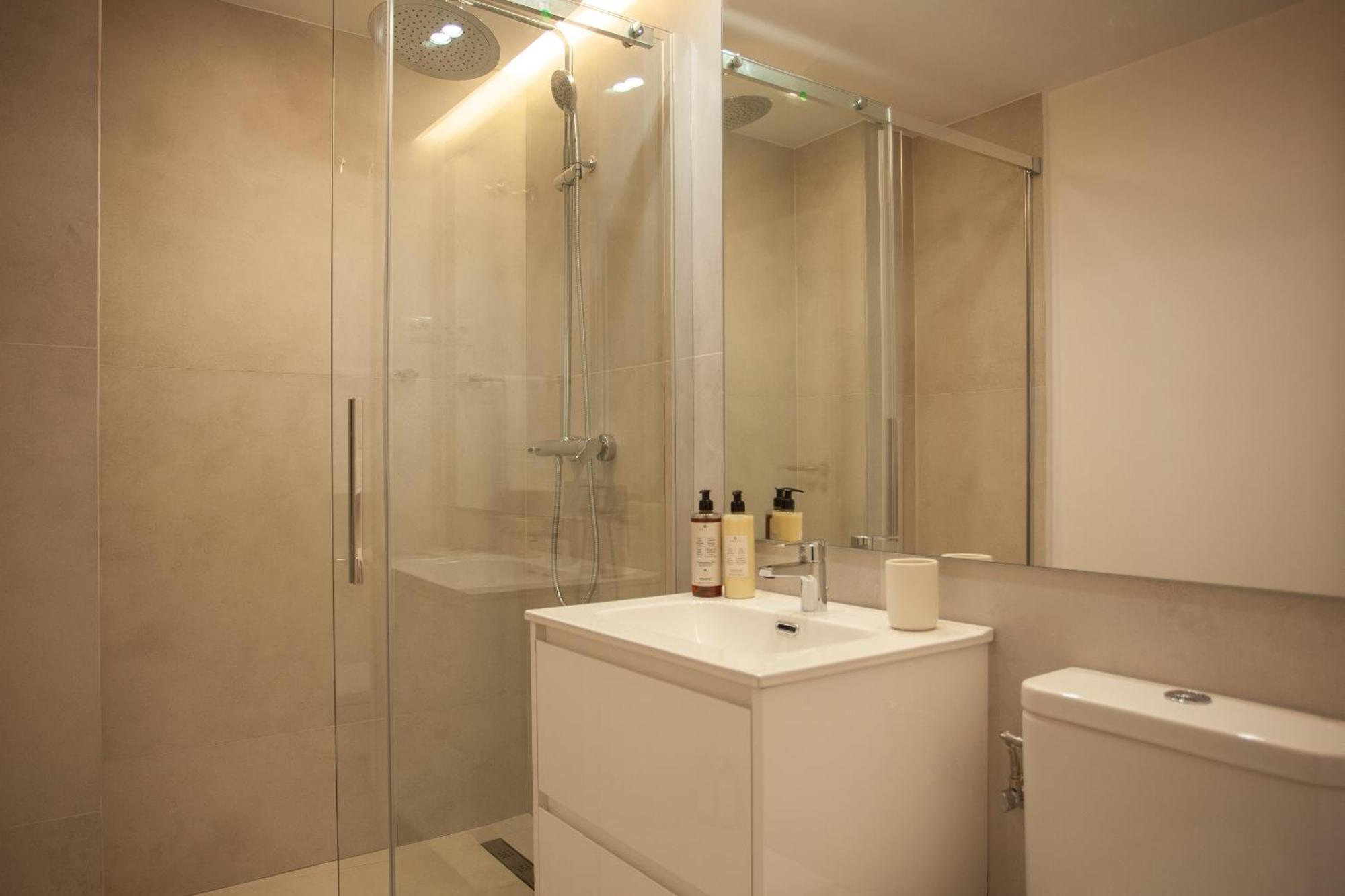 Apartment In Chamberi Madrid Bilik gambar